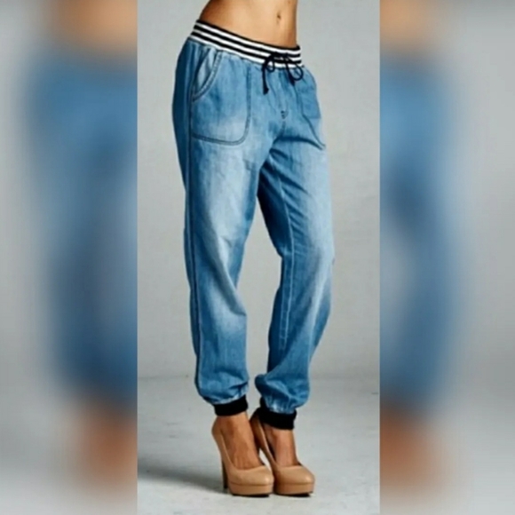 THE COMFORT JOGGERS IN DENIM▪︎Light Wash▪︎Restocked - Picture 7 of 12
